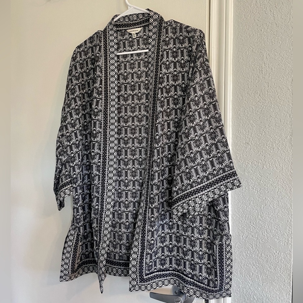 Black and white kimono